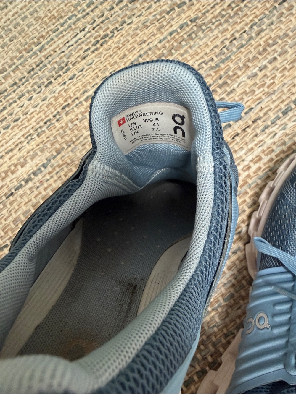 On Cloudswift Running Shoes - Picture 9 of 11